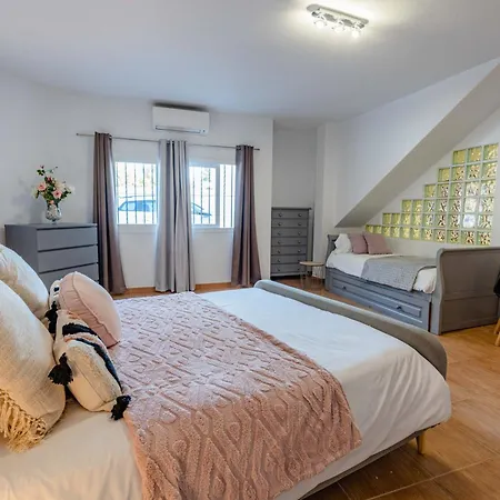 10 Luxe By Lirios Village Villa