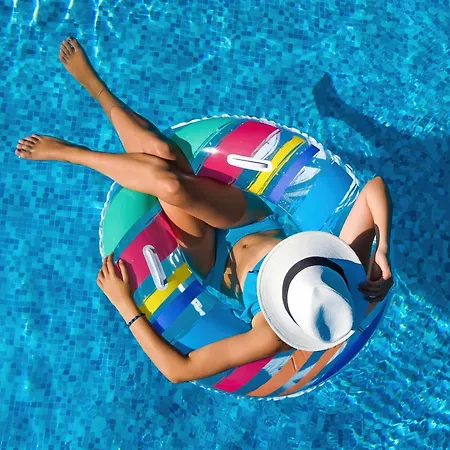 10 Luxe By Lirios Village Villa