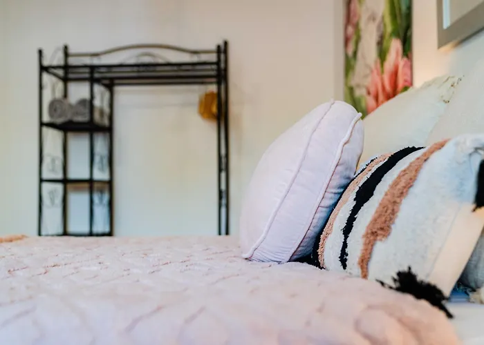 10 Luxe By Lirios Village *